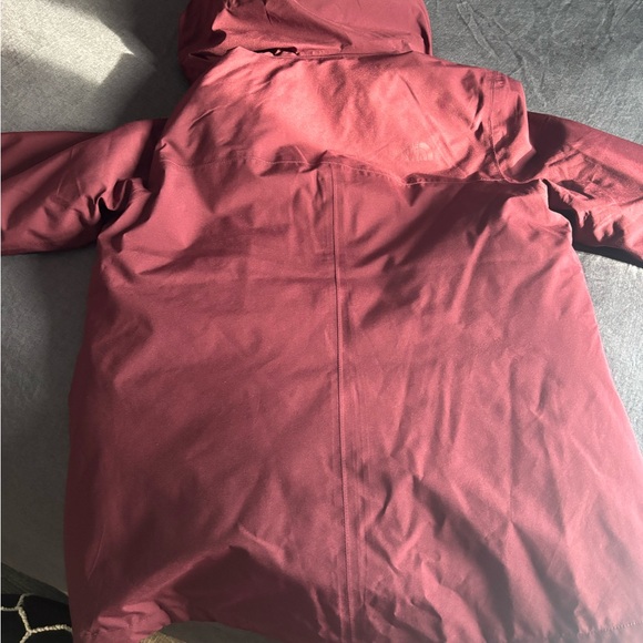 The North Face Women’s 2 in 1 winter jacket - Picture 5 of 7